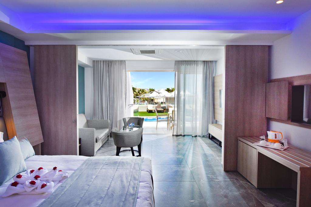 Side Sea View Grand Suite Private Pool & Jacuzzi,401991078:JPEG